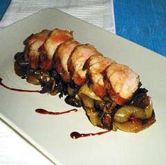 Χοιρινό φιλέτο με κρεμμύδια