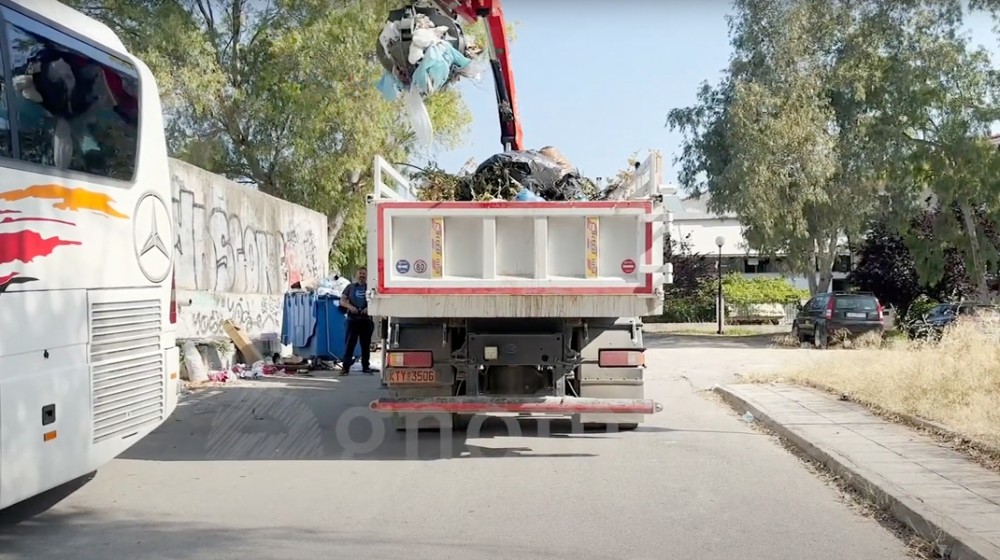ΧΑΛΚΙΔΑ: Η αποκομιδή των κλαδεμάτων γίνεται μετ' εμποδίων (VIDEO)