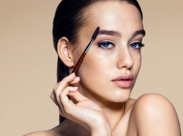 Έτσι θα τιθασεύσετε τα φρύδια σας!