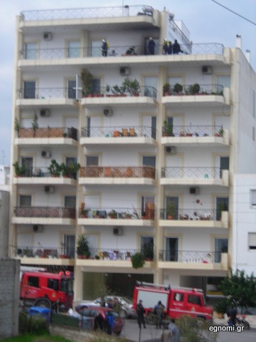 Φωτιά στο ρετιρέ πολυκατοικίας