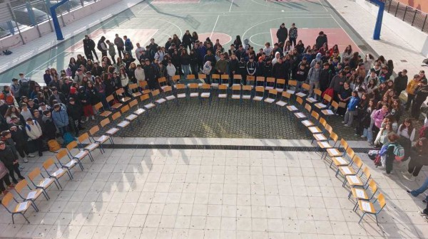 3ο ΓΥΜΝΑΣΙΟ ΧΑΛΚΙΔΑΣ: Εκδήλωση μνήμης με 57 άδειες καρέκλες για το δυστύχημα των Τεμπών