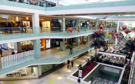 Ανοίγουν και τα εμπορικά κέντρα, αλλά με προϋποθέσεις