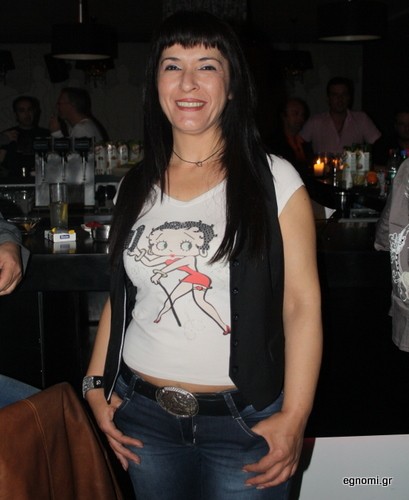 Γυναίκα χωρίς ...., είναι φτερό στον άνεμο!