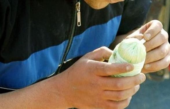 Ερέτρια: Η κροτίδα έσκασε στα χέρια του