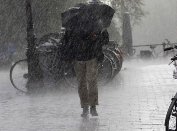 ΚΑΙΡΟΣ: Καταιγίδες, χαλάζι και θυελλώδεις άνεμοι