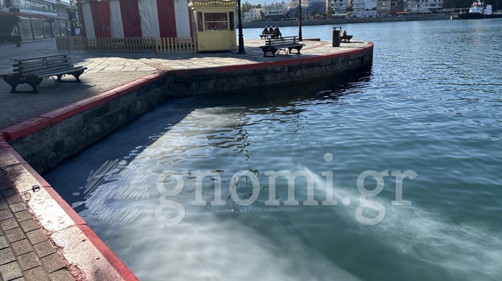 ΧΑΛΚΙΔΑ: Άσπρισαν τα νερά του Ευρίπου