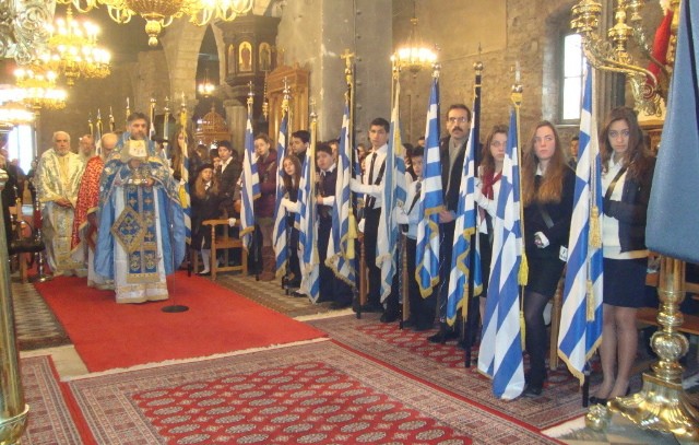 Γέμισε σημαίες σχολείων η Αγία Παρασκευή