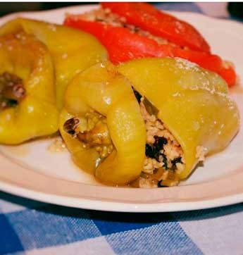 Γεμιστά με πλιγούρι και σταφίδες