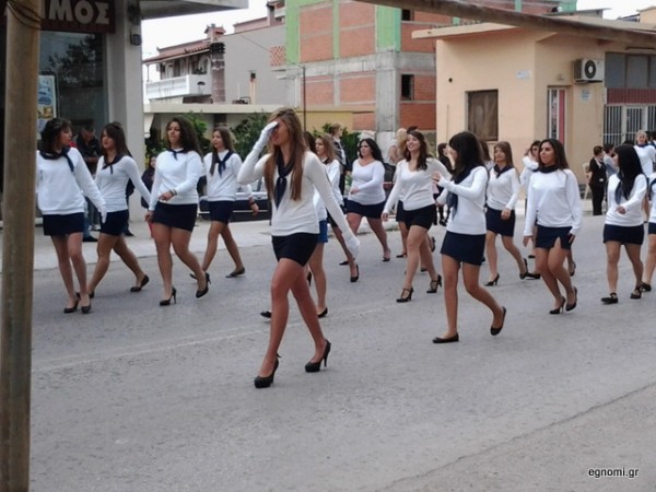 Παρέλαση 28ης Οκτωβρίου στο Βασιλικό: Εφερε άρωμα από τη Γαλλία!