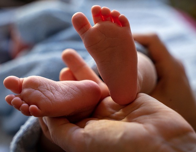 Νέα δεδομένα για τις υιοθεσίες και αναδοχή παιδιών από ιδρύματα