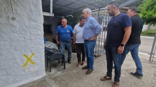 Επίσκεψη του Σίμου Κεδίκογλου στο σεισμόπληκτο Προκόπι