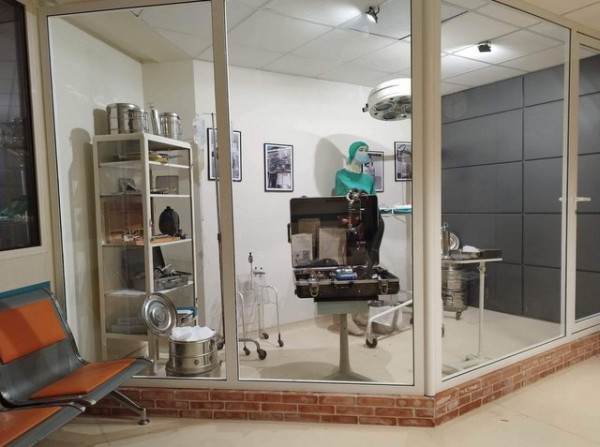 ΝΟΣΟΚΟΜΕΙΟ ΧΑΛΚΙΔΑΣ: Μουσειακό υλικό από το παλιό Νοσοκομείο σε βιτρίνες του νέου κτηρίου (φωτό)