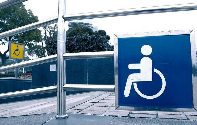 ΔΗΜΟΣ ΚΥΜΗΣ-ΑΛΙΒΕΡΙΟΥ: Κατασκευάζονται ράμπες για ΑΜΕΑ σε σχολεία