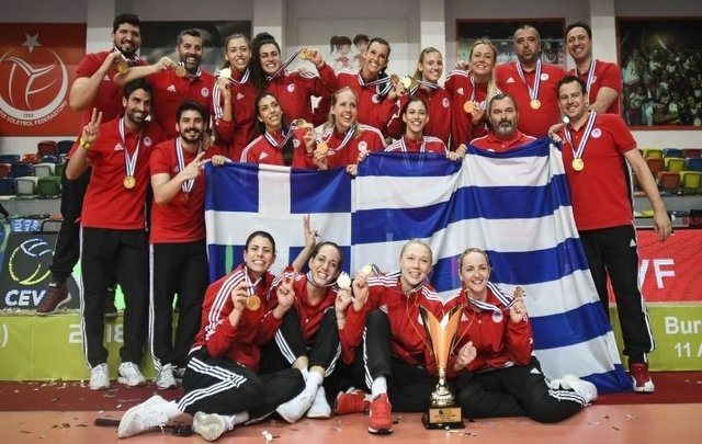Κυπελλούχος Ευρώπης η γυναικεία ομάδα βόλεϊ του Ολυμπιακού με επική ανατροπή!