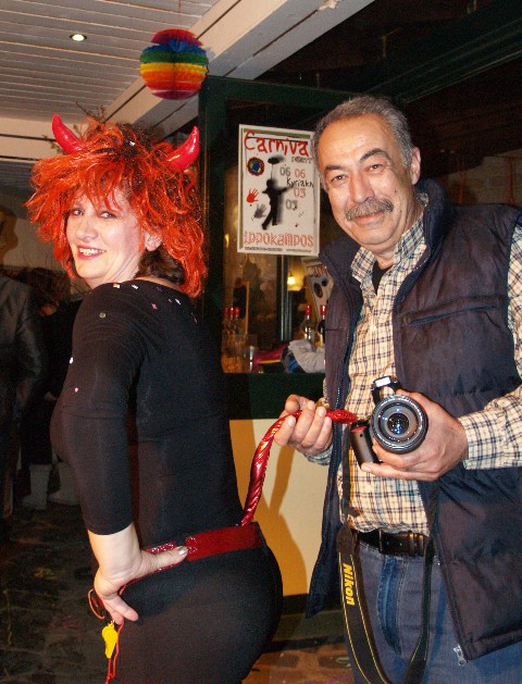 Παίζει με την ... ουρά!