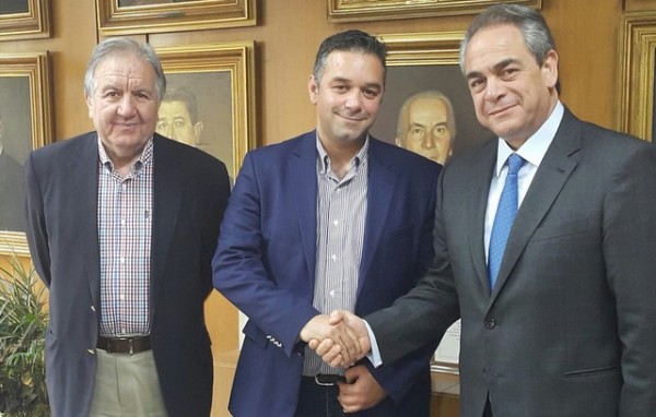 Ξεκίνησε τις επαφές ο Θεμιστοκλής Χειμάρας