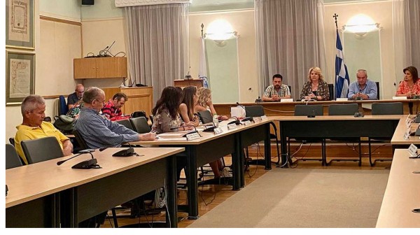 ΔΗΜΟΤΙΚΗ ΚΟΙΝΟΤΗΤΑ ΧΑΛΚΙΔΑΣ: Συνεδρίαση-μαμούθ με 35 θέματα και κοπή βασιλόπιτας