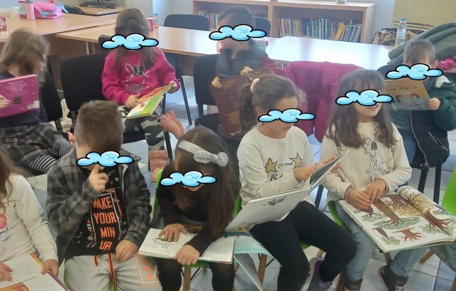 Επίσκεψη στη Βιβλιοθήκη Καθενών από μαθητές του 3ου Δημοτικού Σχολείου Ψαχνών