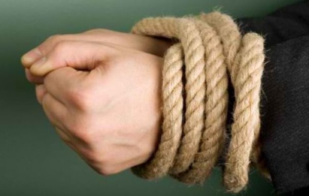 Τρόμος για ηλικιωμένο ζευγάρι