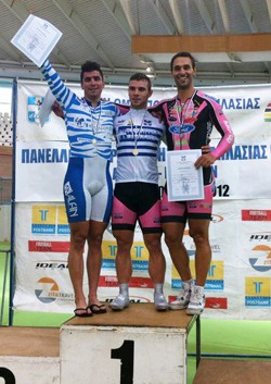 Ανέβηκε στο βάθρο της πίστας...