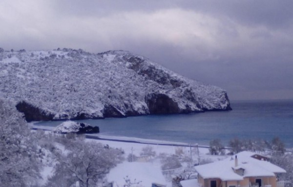 Υπέροχος ο Λιμνιώνας με το χιόνι...