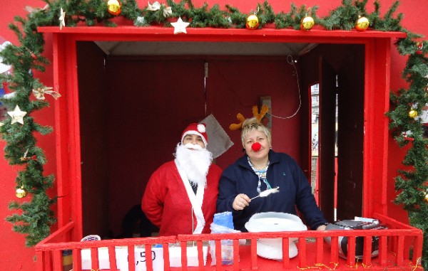 Η...βοηθός του Αη Βασίλη έφτιαχνε μαλλί της γριάς