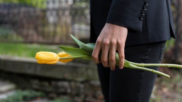 Εχασε τη μάχη το 3χρονο κοριτσάκι που είχε μείνει στον πυθμένα πισίνας ξενοδοχείου για δέκα λεπτά