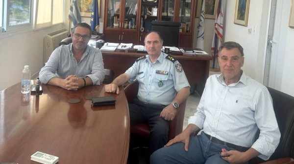 Ο Πελεκάνος έκανε επίσκεψη και στον Δήμαρχο Ερέτριας