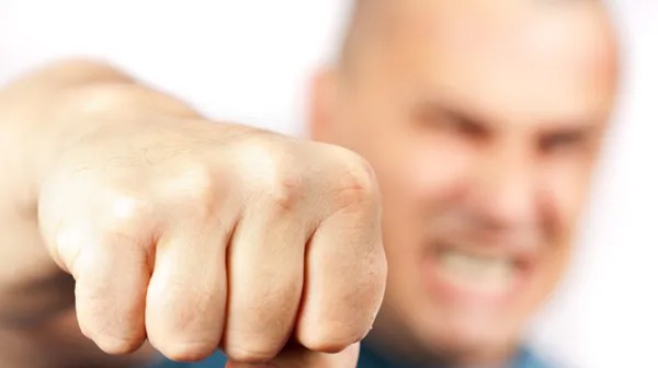 Τουρίστας γρονθοκόπησε οδηγό ταξί στο αεροδρόμιο (VIDEO)