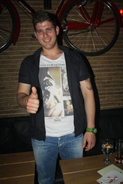 Η γυμνή τον ...προδίδει