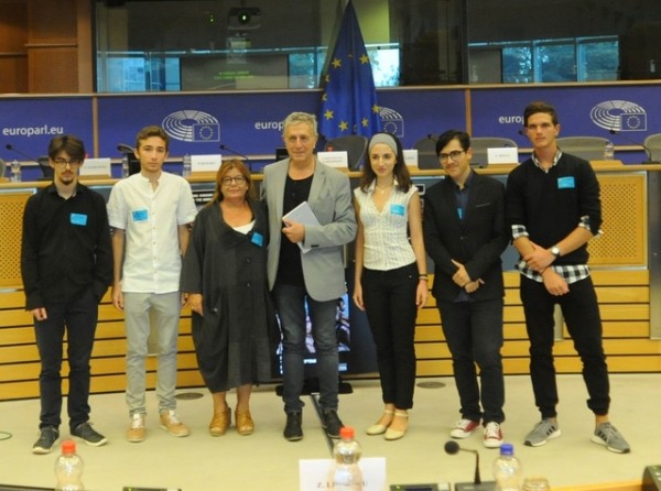 Στις Βρυξέλλες μαθητές του Μουσικού Σχολείου Χαλκίδας μαζί με την Ζωή Λιβανίου