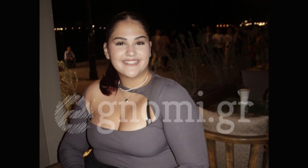 Απολαμβάνει να.. αράζει με φίλους!