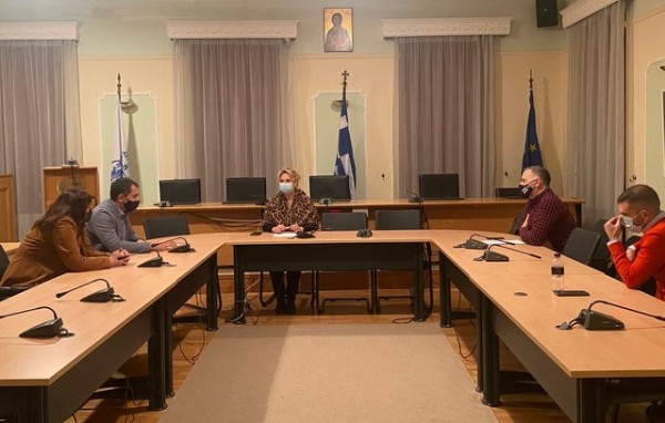 ΧΑΛΚΙΔΑ: Η Βάκα είπε στους εμπόρους τα σχέδιά της για την Δημοτική Αγορά και το Κέντρο Ανοικτού Εμπορίου