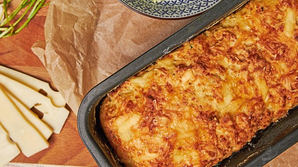 Αλμυρό κέικ με τυριά και ζαμπόν