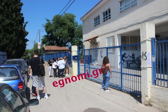 ΠΑΝΕΛΛΑΔΙΚΕΣ ΕΞΕΤΑΣΕΙΣ ΧΑΛΚΙΔΑ: Χαμόγελα για τη ... Δημοκρατία