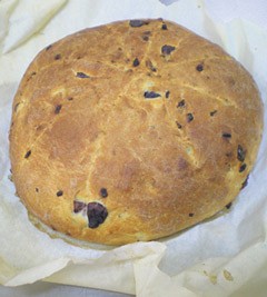 Γιορτινό  ψωμί με σταφίδες και κρασί