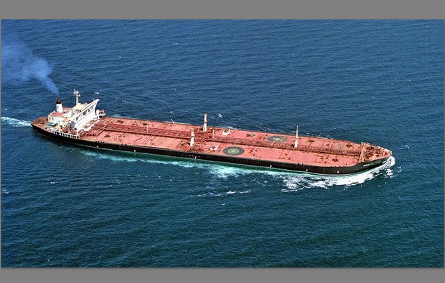 ΡΩΣΙΚΟ ΤΑΝΚΕΡ ΣΤΗΝ ΚΑΡΥΣΤΟ: Υπάρχει κίνδυνος να τιναχθεί το πλοίο στον αέρα