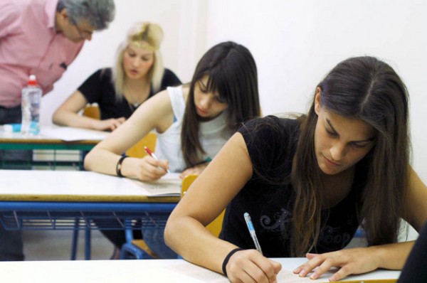 Νέο σενάριο για την κατάργηση των πανελληνίων εξετάσεων