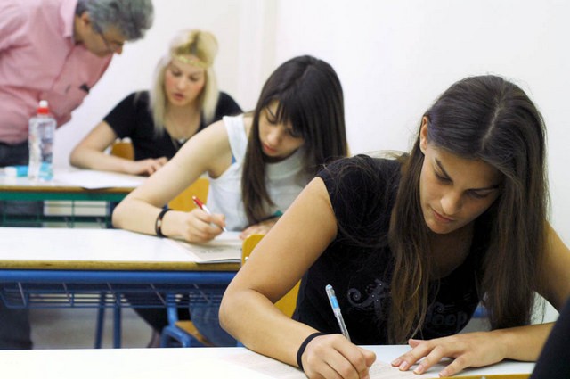 Νέο σενάριο για την κατάργηση των πανελληνίων εξετάσεων