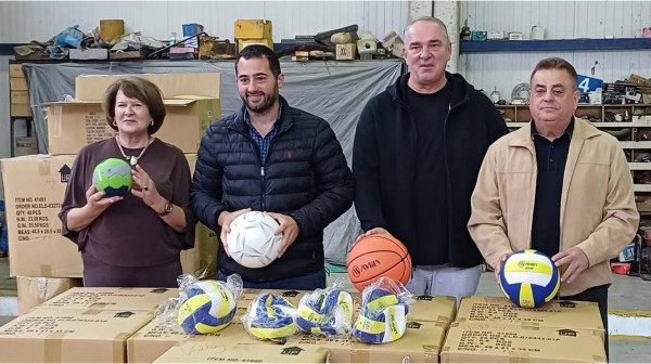 ΣΤΕΡΕΑ ΕΛΛΑΔΑ: Δωρεάν μπάλες σε μαθητές 265 Δημοτικών Σχολείων