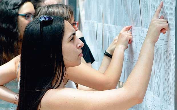 Ανακοινώθηκαν οι βάσεις των πανελλαδικών εξετάσεων