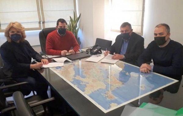 ΧΑΛΚΙΔΑ: Υπογράφηκαν οι συμβάσεις 4 έργων του Δήμου Χαλκιδέων