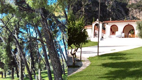 Εργα στο αλσύλλιο της Αρτάκης και τις κατασκηνώσεις της Μητρόπολης στις Ροβιές