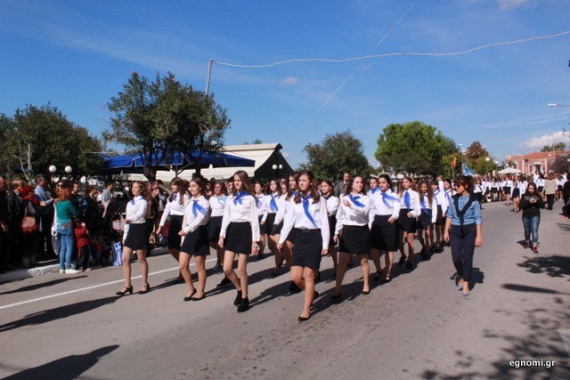 ΠΑΡΕΛΑΣΗ ΓΥΜΝΑΣΙΑ ΧΑΛΚΙΔΑ 28η ΟΚΤΩΒΡΙΟΥ: Το απόλαυσαν μαθητές και θεατές