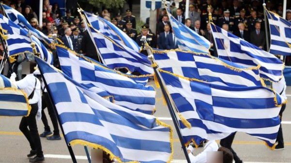 Μαθητής δημοτικού στο φάσμα του αυτισμού βγήκε σημαιοφόρος, αλλά του πήραν τη σημαία!