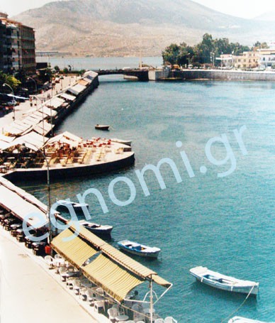 Καφεδάκι δίπλα στη θάλασσα