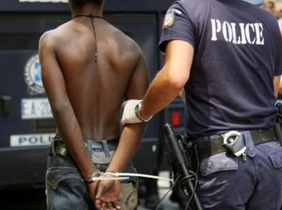 Πούλαγε μαϊμού ψηφιακού δίσκους 27χρονος Πακιστανός