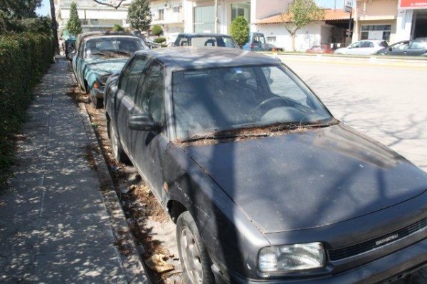 Μαζεύει τα αυτοκίνητα χωρίς πινακίδες από τους δρόμους ο Δήμος Χαλκιδέων