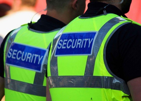 Λυκειάρχης πρότεινε να προσλάβουν...σεκιούριτι για να επιβλέπουν σχολική εκδρομή