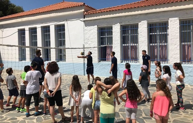 Στο Δημοτικό Σχολείο Μαρμαρίου τέσσερις παίκτες της Εθνικής ομάδας βόλεϊ